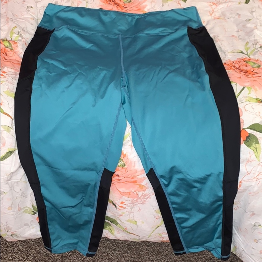 Lularoe Fearless workout capri leggings